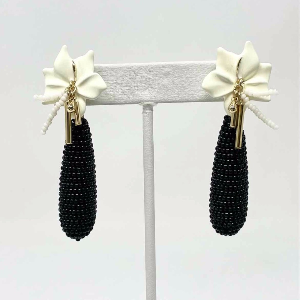 Sefina Black & Cream beaded drop earrings.